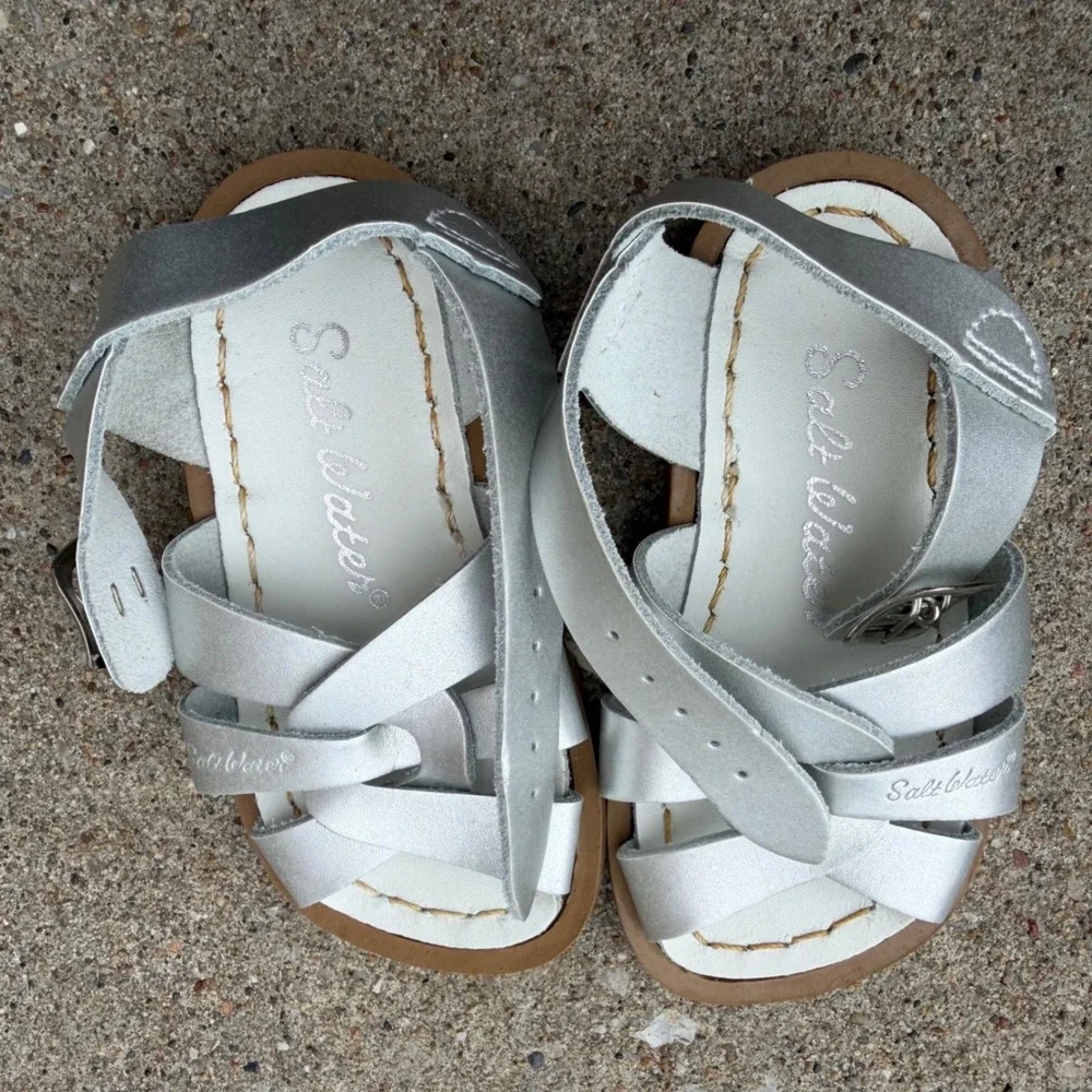 Salt Water Sandals Hoy Shoe Co Original 812 Silver Metallic Leather Kids Sz 5